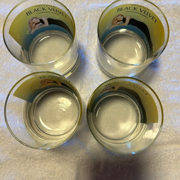 Vintage Imported Black Velvet Canadian Whisky Glass Model Dawn Davidson set 2 - Picture 4 of 5